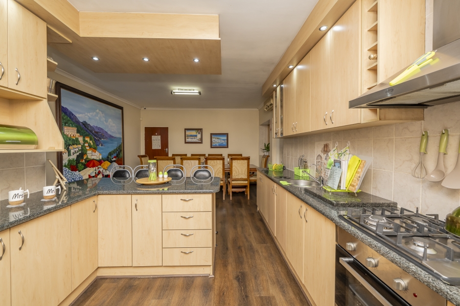 8 Bedroom Property for Sale in Brackenfell South Western Cape
